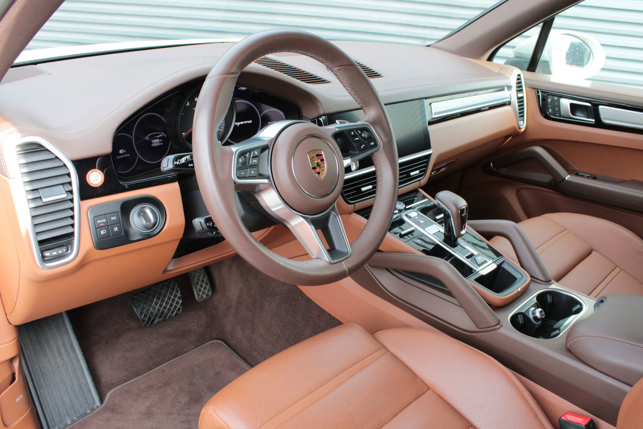 Certified 2023 Porsche Cayenne Platinum Edition image 4