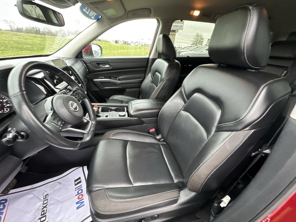 Used 2022 Nissan Pathfinder SL w/ SL Black Package AWD/4WD image 12