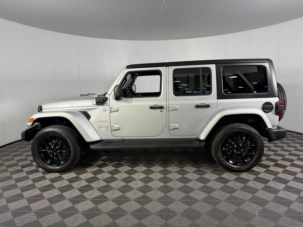 Used 2023 Jeep Wrangler Unlimited Sahara AWD/4WD image 10