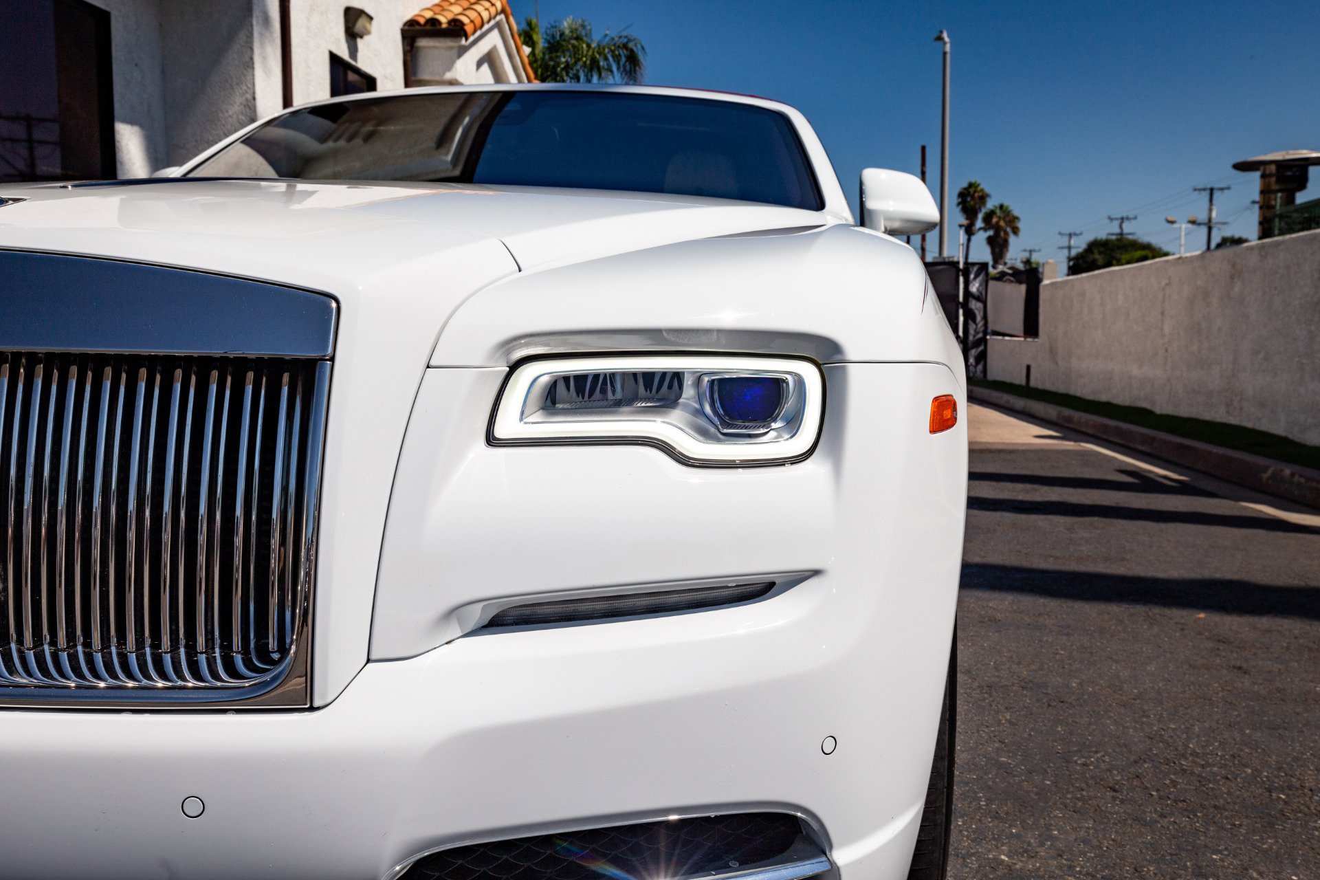Used 2017 Rolls-Royce Dawn image 22