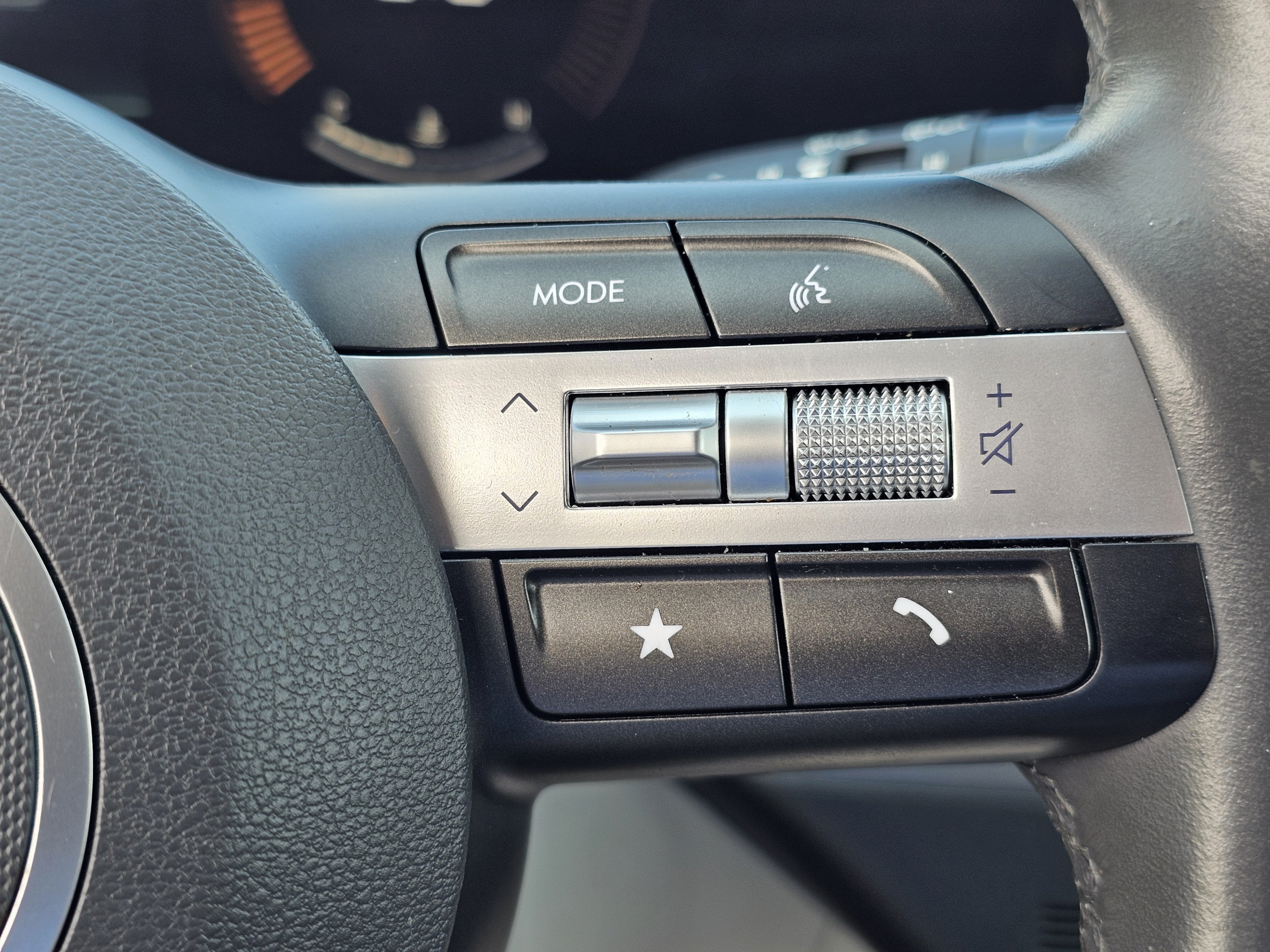 Used 2025 Hyundai Kona SEL FWD image 21