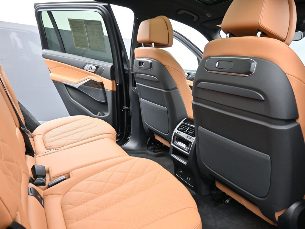 Used 2025 BMW X7 xDrive40i w/ M Sport Package image 19