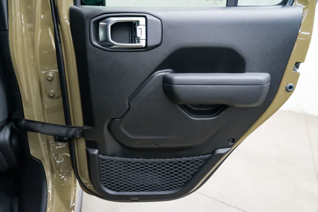 New 2026 Jeep Gladiator Rubicon w/ Steel Power Dome Hood Package AWD/4WD image 30
