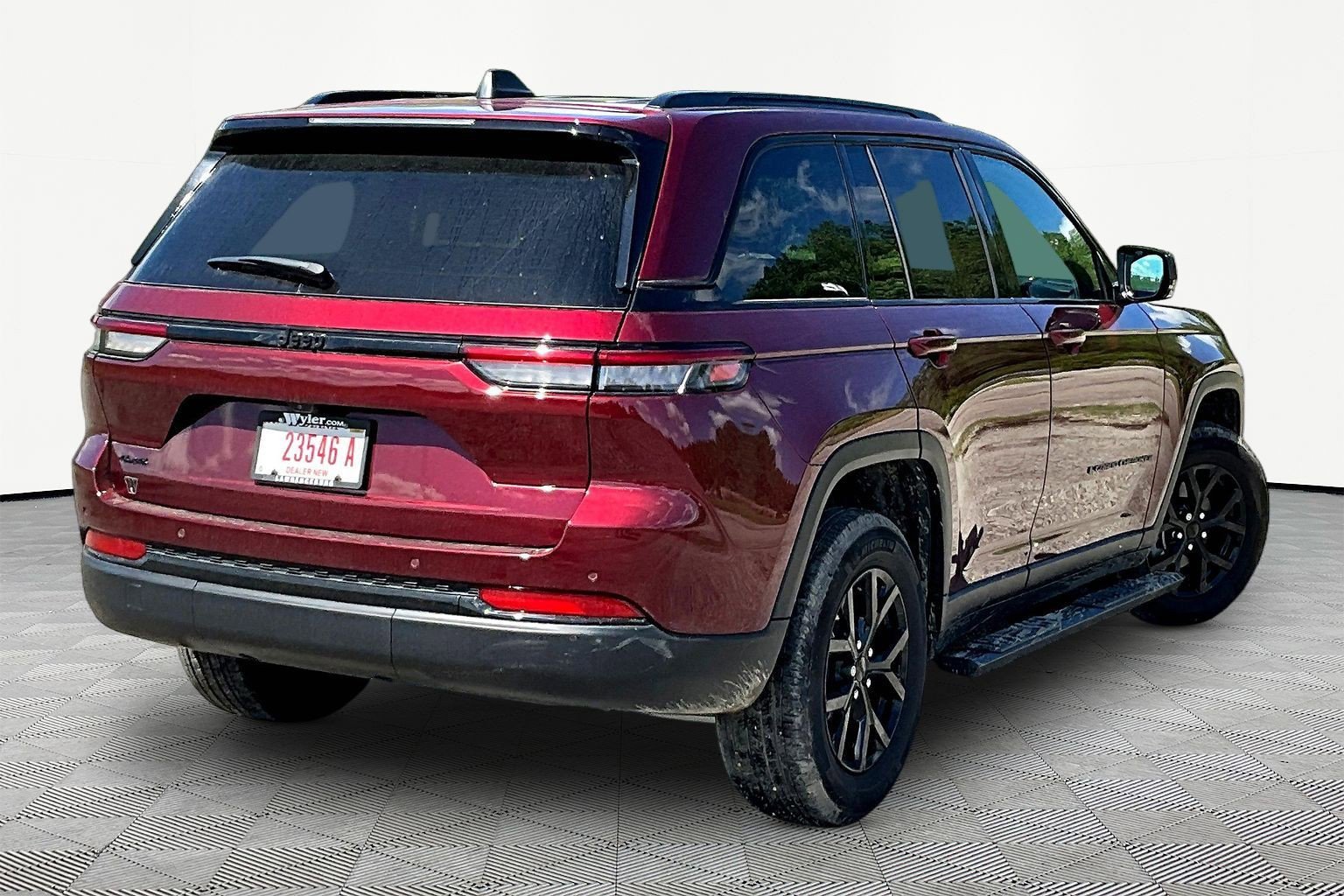 Used 2025 Jeep Grand Cherokee Altitude AWD/4WD image 6