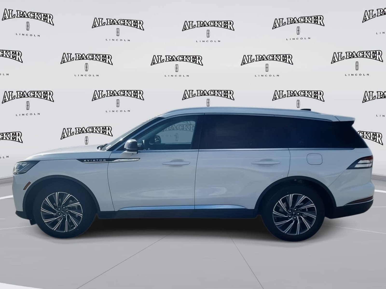 New 2026 Lincoln Aviator 2WD image 2