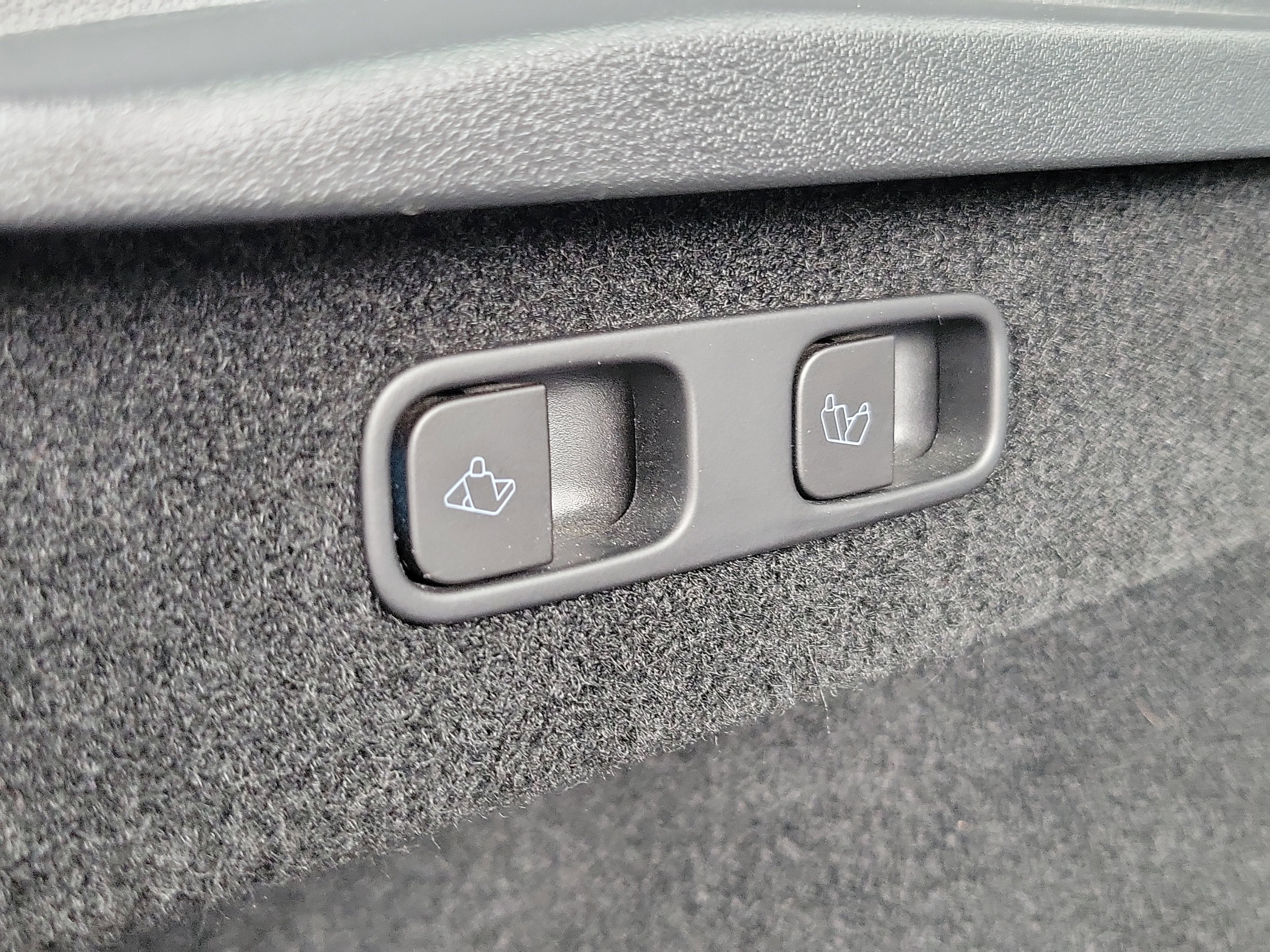 Used 2023 Tesla Model Y Performance image 9