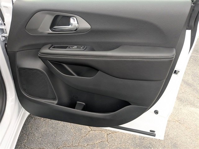 New 2026 Chrysler Voyager LX image 32