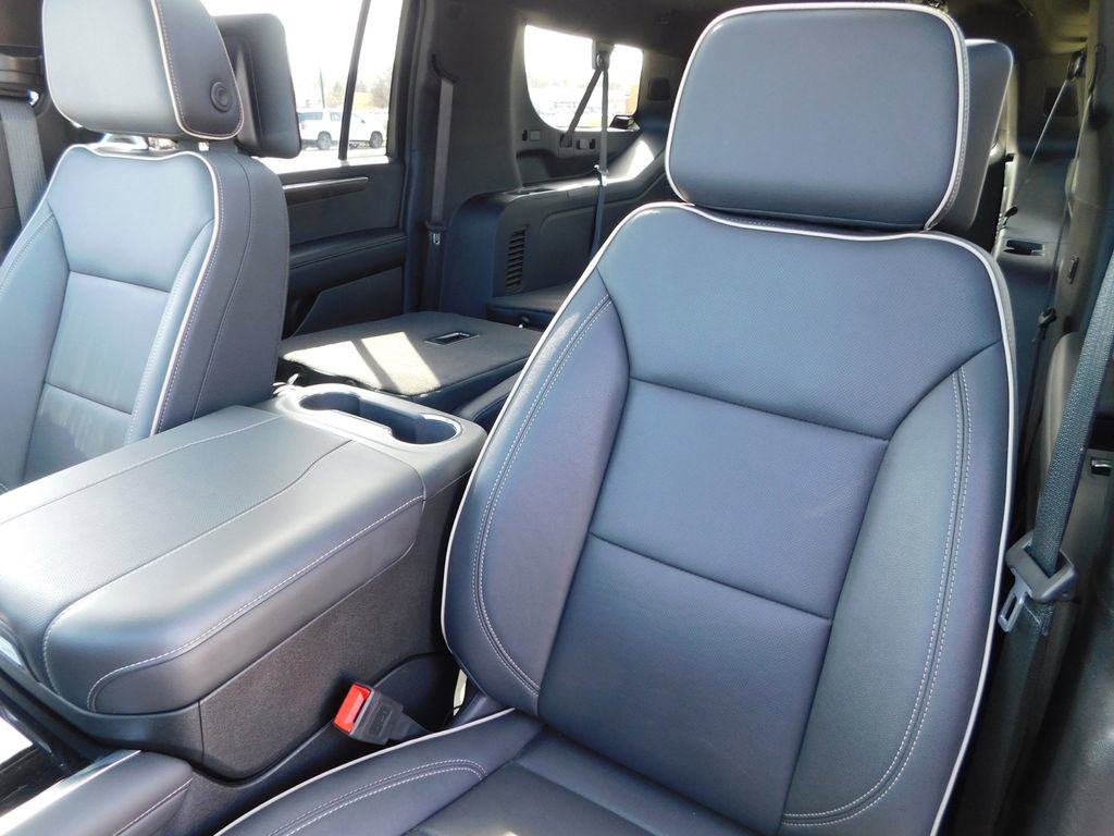 Used 2025 Chevrolet Suburban Premier image 17