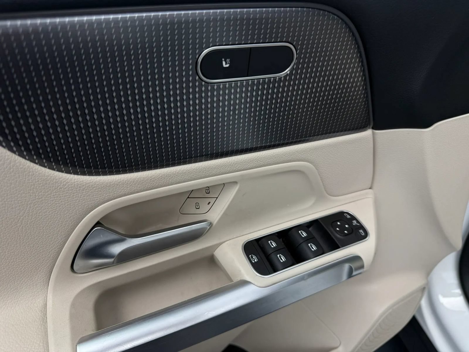 Used 2022 Mercedes-Benz GLB 250 4MATIC image 14
