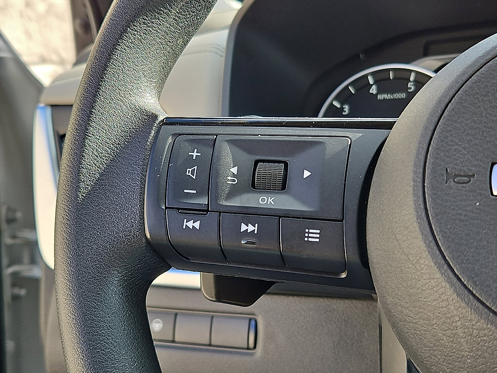 Certified 2023 Nissan Rogue SV image 19