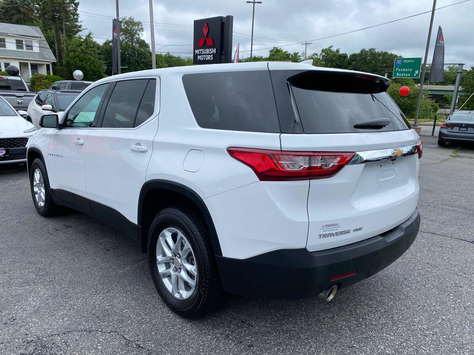 Used 2021 Chevrolet Traverse LS image 3