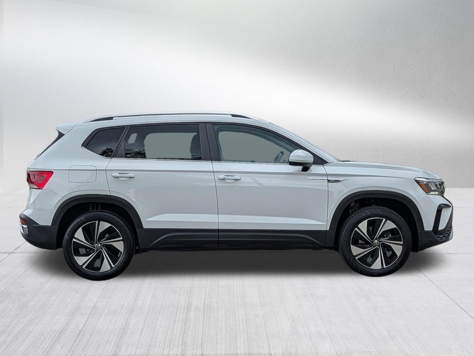 Certified 2023 Volkswagen Taos SE w/ Panoramic Sunroof Package AWD/4WD image 8