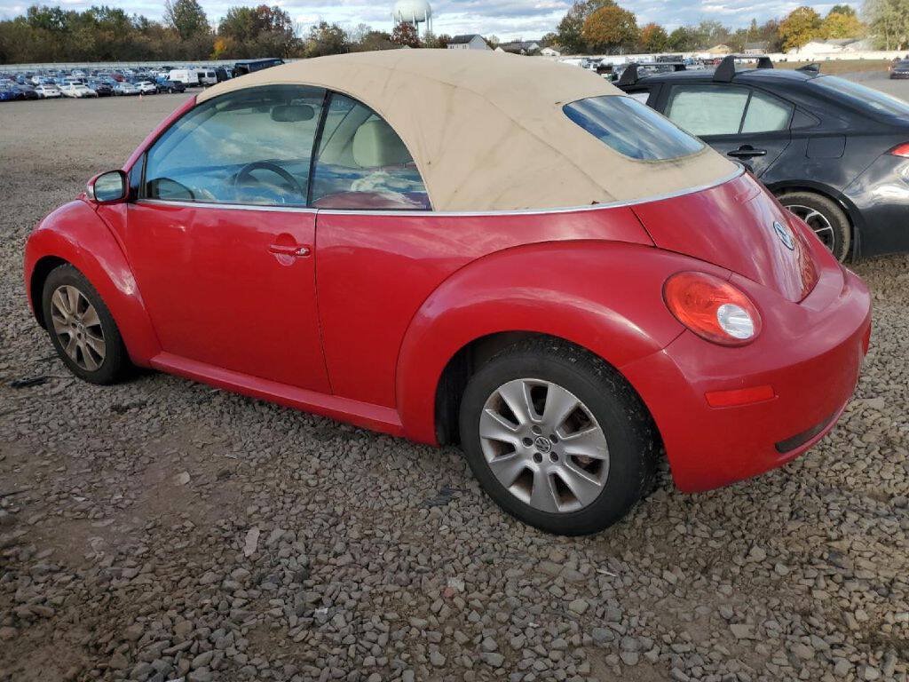 Used 2010 Volkswagen Beetle Convertible FWD image 4