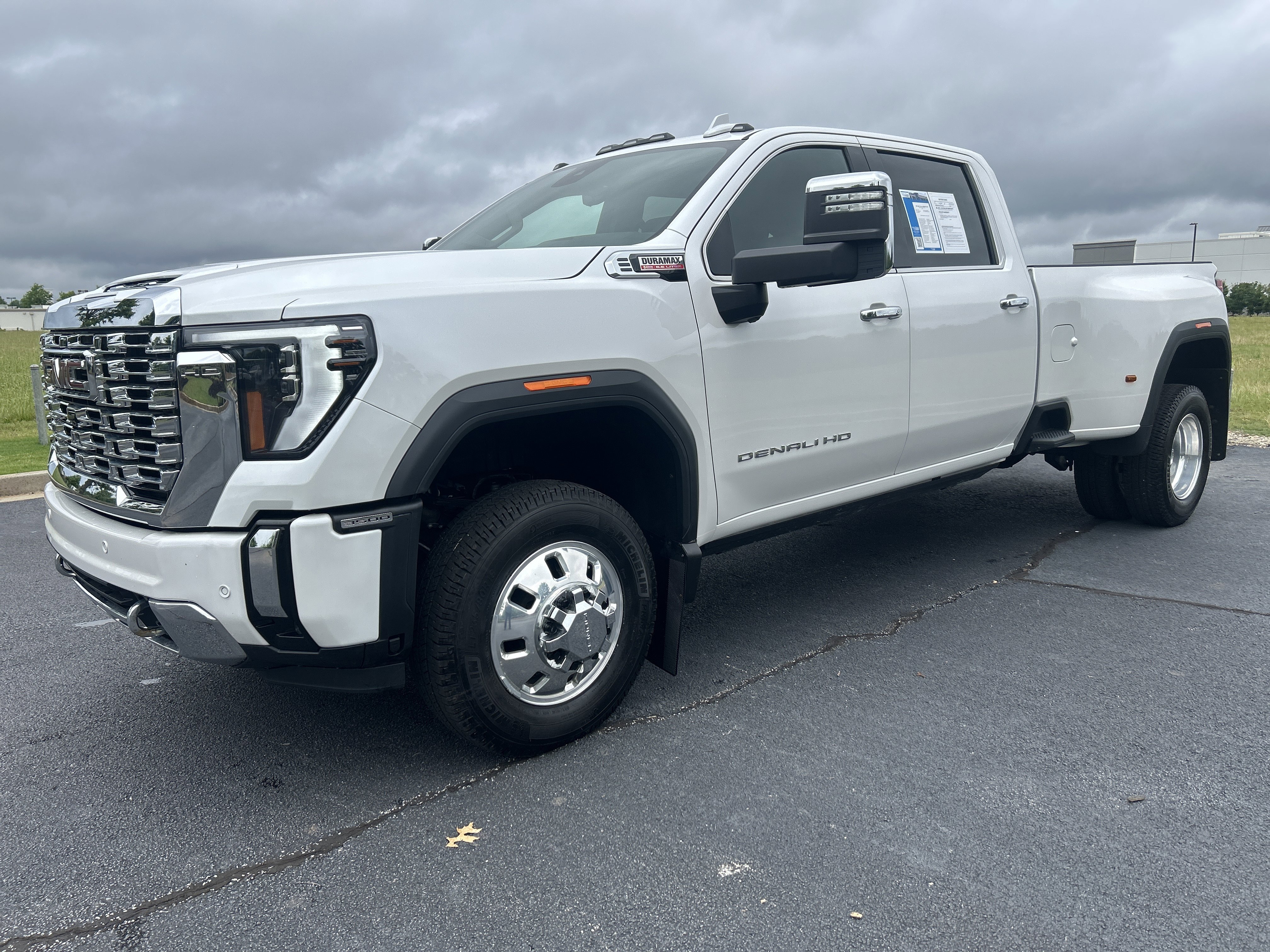 Used 2025 GMC Sierra 3500 Denali w/ Denali Reserve Package AWD/4WD image 5