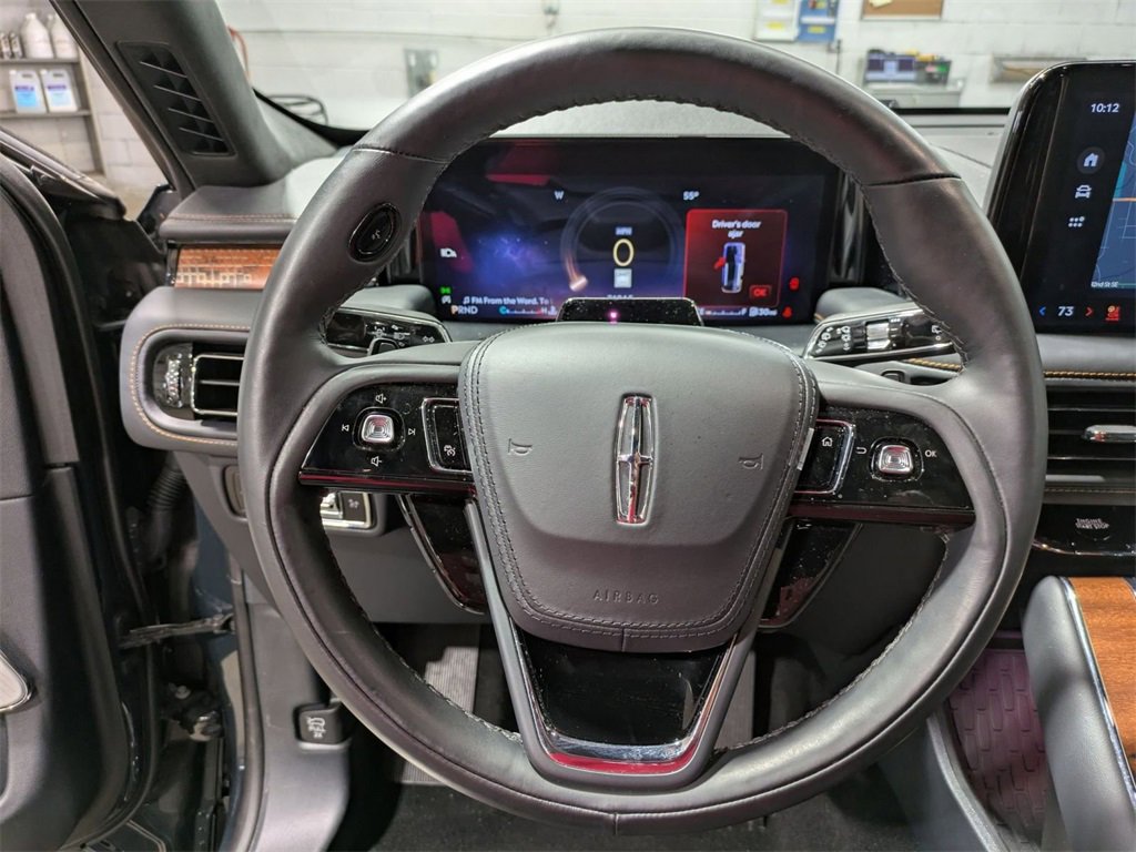 Certified 2025 Lincoln Aviator Black Label image 18