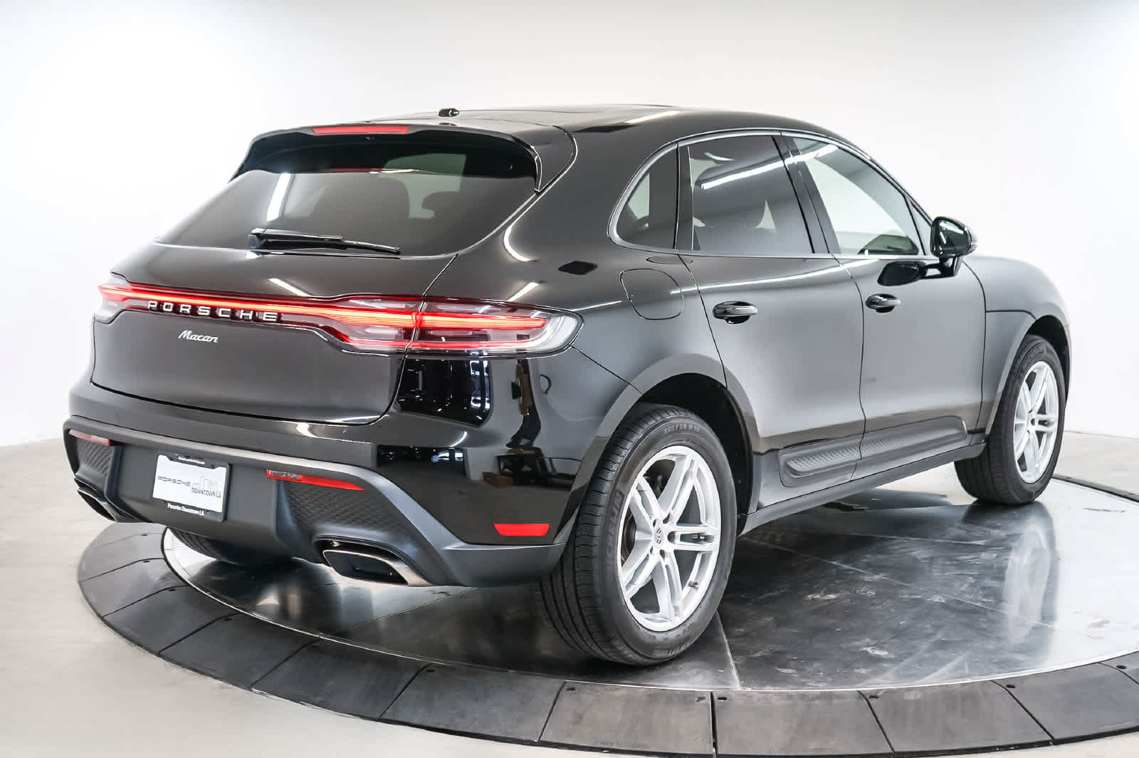 Certified 2026 Porsche Macan AWD/4WD image 7