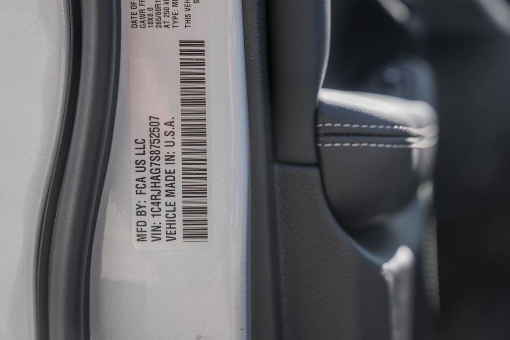 New 2025 Jeep Grand Cherokee Laredo X w/ Luxury Tech Group I image 39