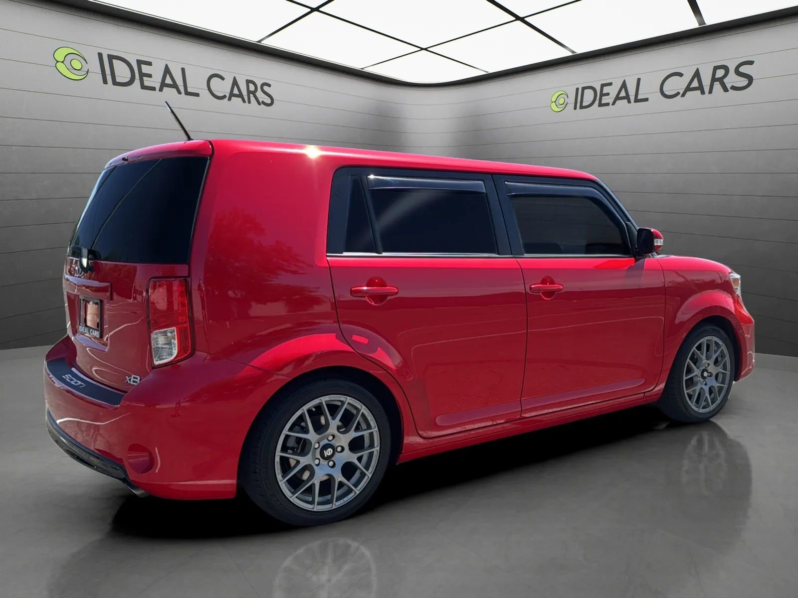 Used 2014 Scion xB FWD image 5