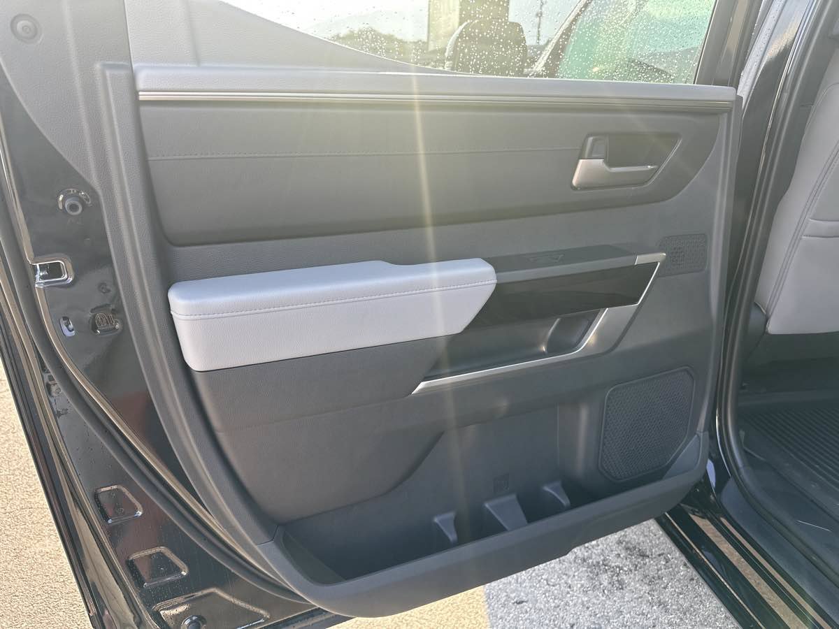 Used 2025 Toyota Tundra Limited AWD/4WD image 13