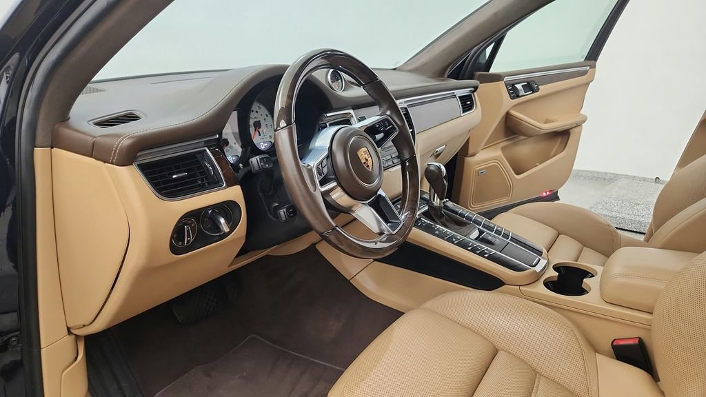 Used 2017 Porsche Macan Turbo AWD/4WD image 36