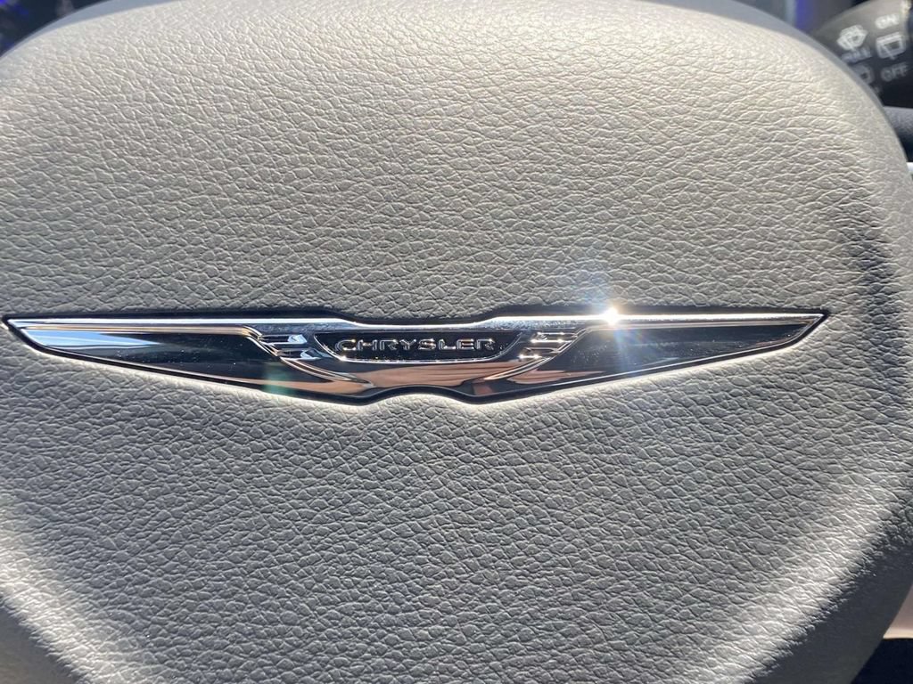 New 2026 Chrysler Pacifica Select FWD image 29