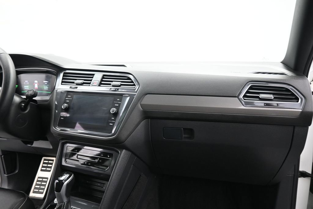Used 2023 Volkswagen Tiguan SE R-Line FWD image 17