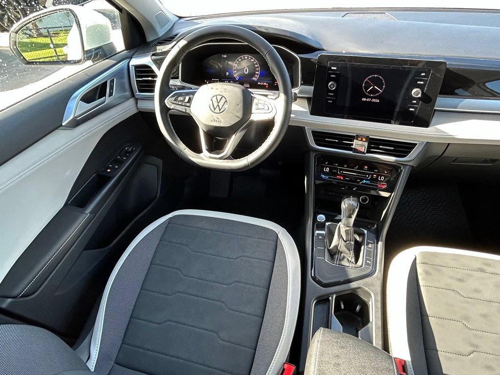 New 2026 Volkswagen Taos SE FWD image 8