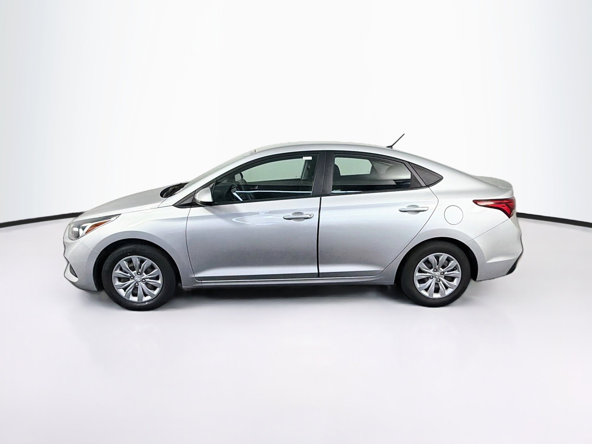 Used 2022 Hyundai Accent SE FWD image 4