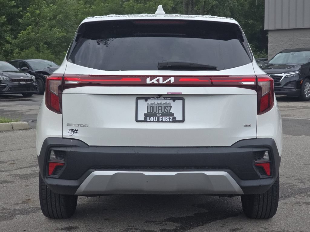 Used 2024 Kia Seltos LX AWD/4WD image 13