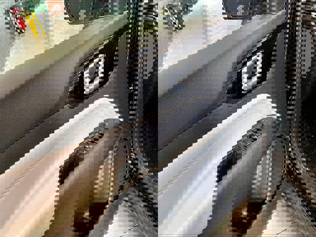 Used 2022 Jeep Compass Limited image 11