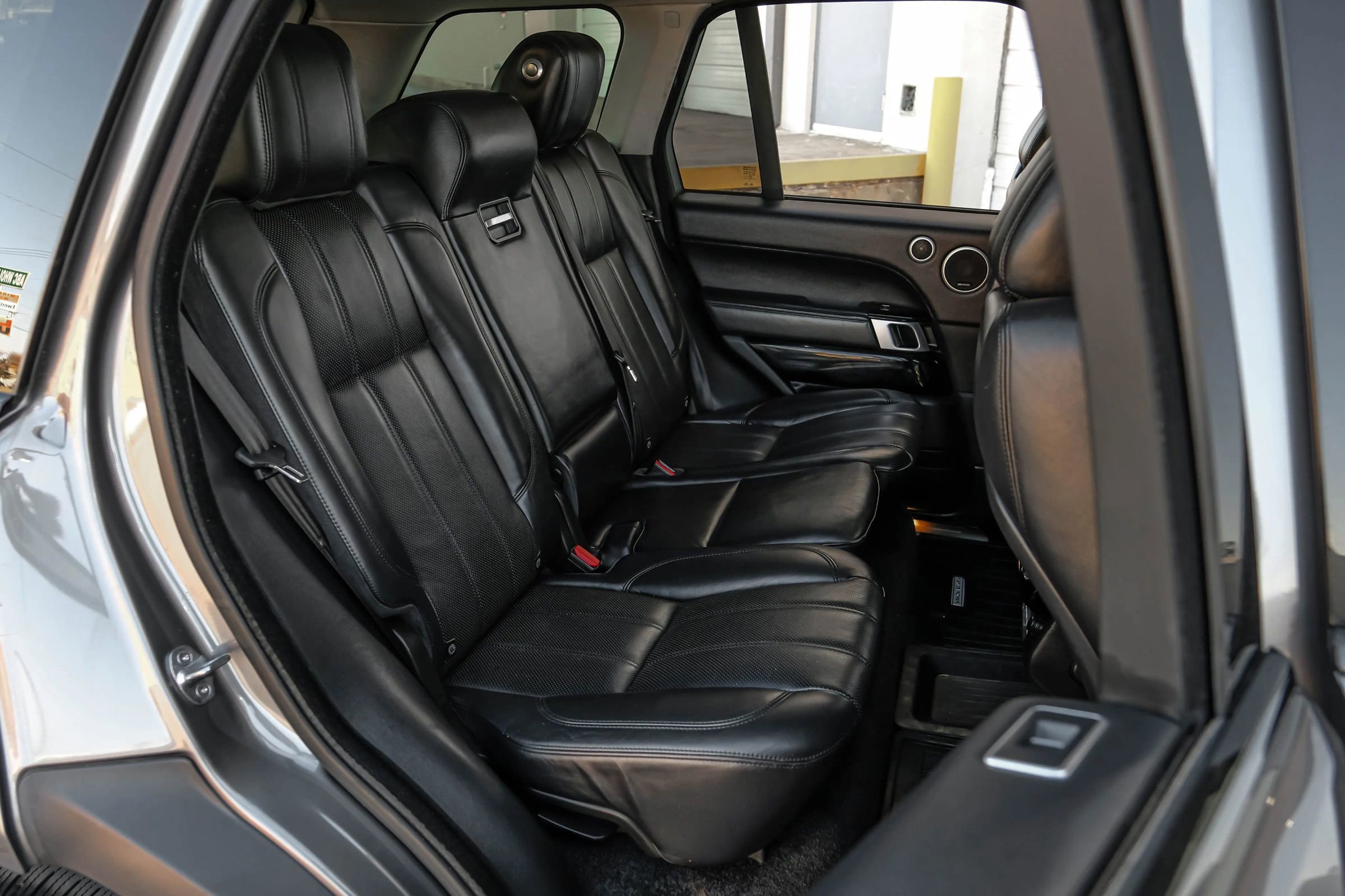 Used 2017 Land Rover Range Rover HSE image 36