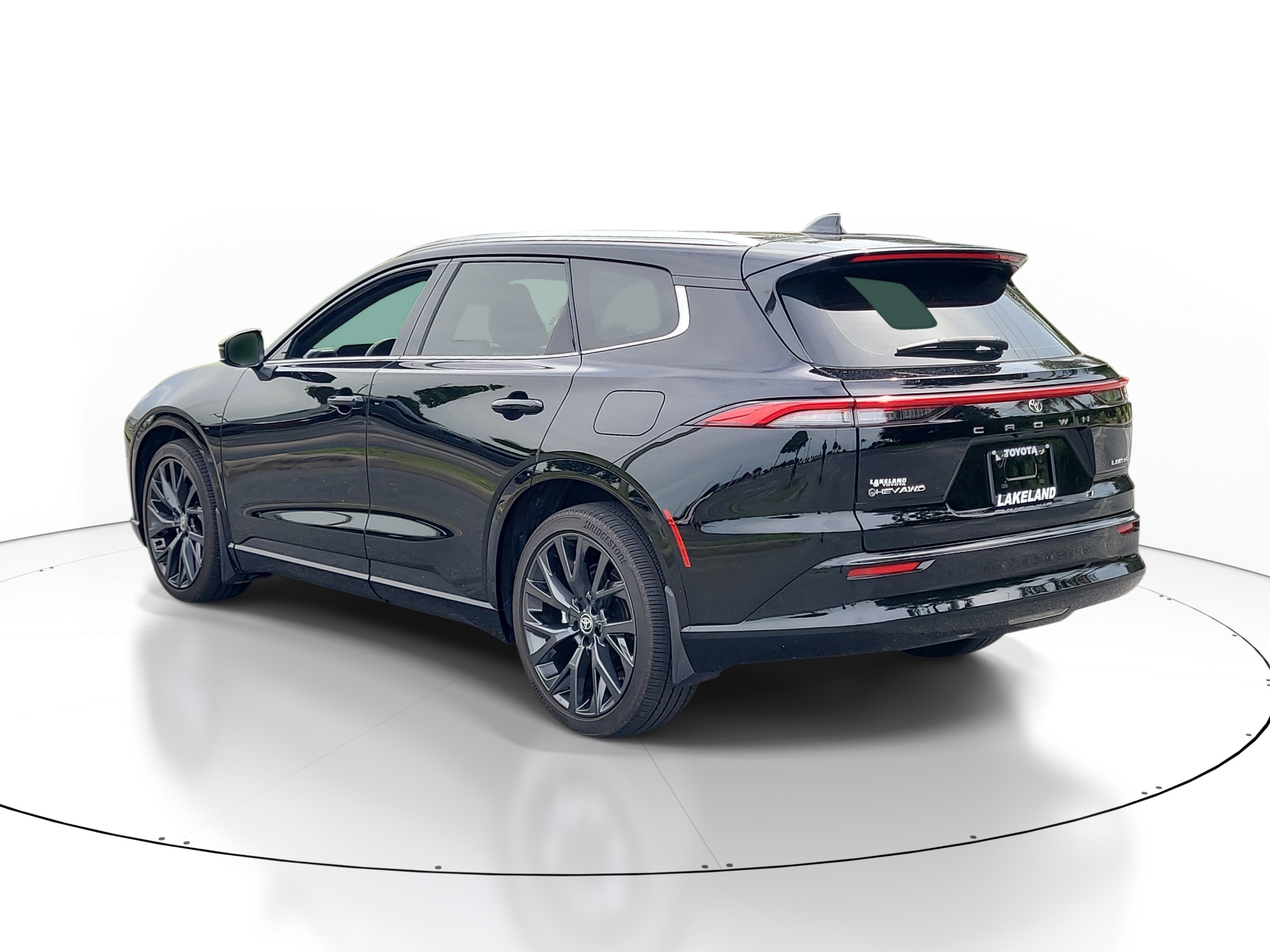 Certified 2025 Toyota Crown Signia AWD/4WD image 5