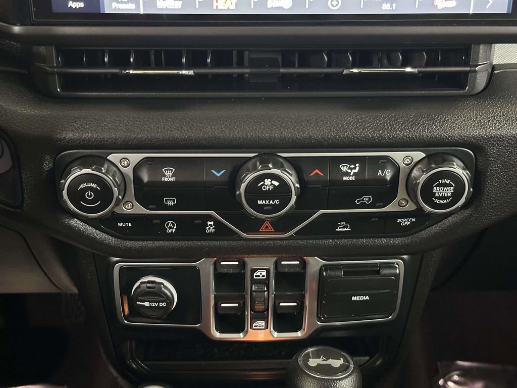 Certified 2025 Jeep Wrangler Sport image 22