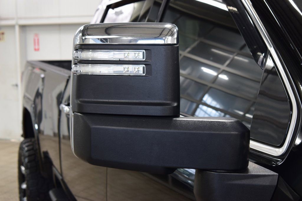 Used 2022 GMC Sierra 3500 Denali w/ Denali Ultimate Package image 16