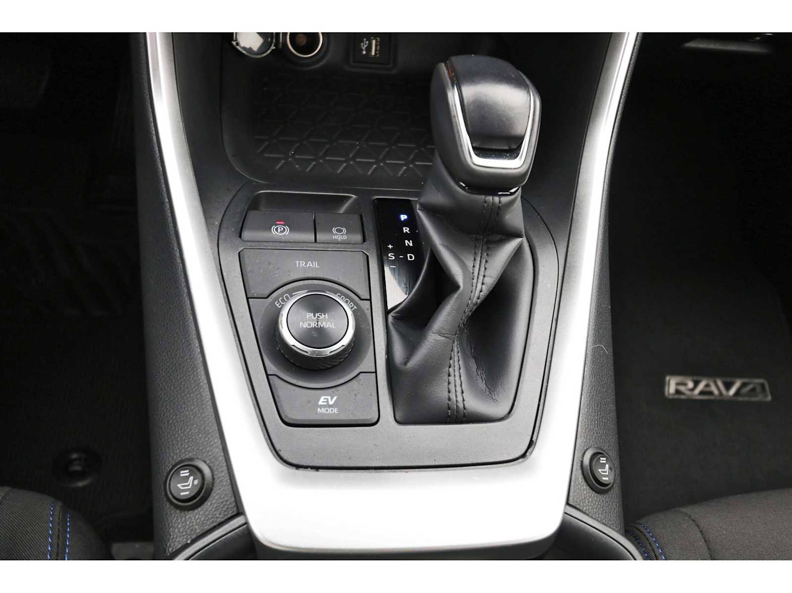 Used 2024 Toyota RAV4 SE image 25