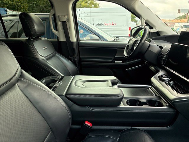 Used 2025 Ford Expedition Max Platinum AWD/4WD image 4