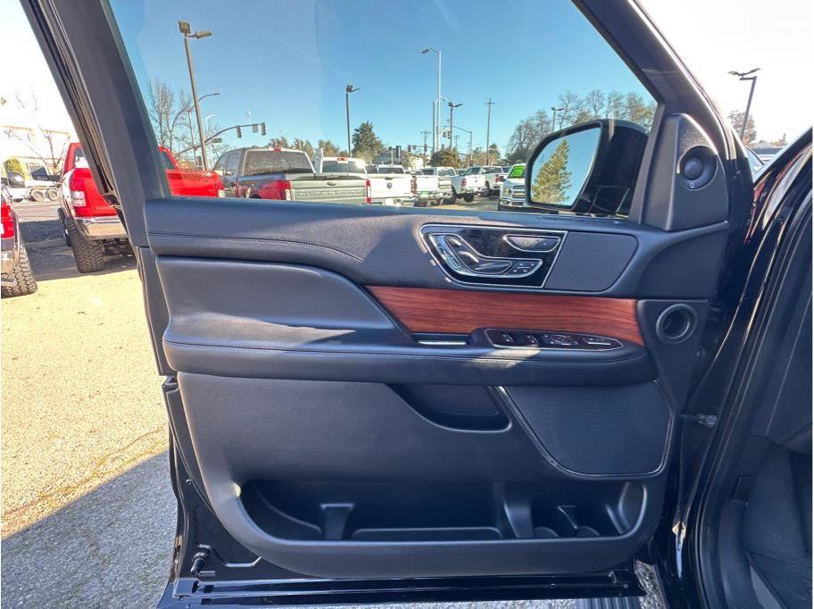 Used 2019 Lincoln Navigator L Reserve image 15