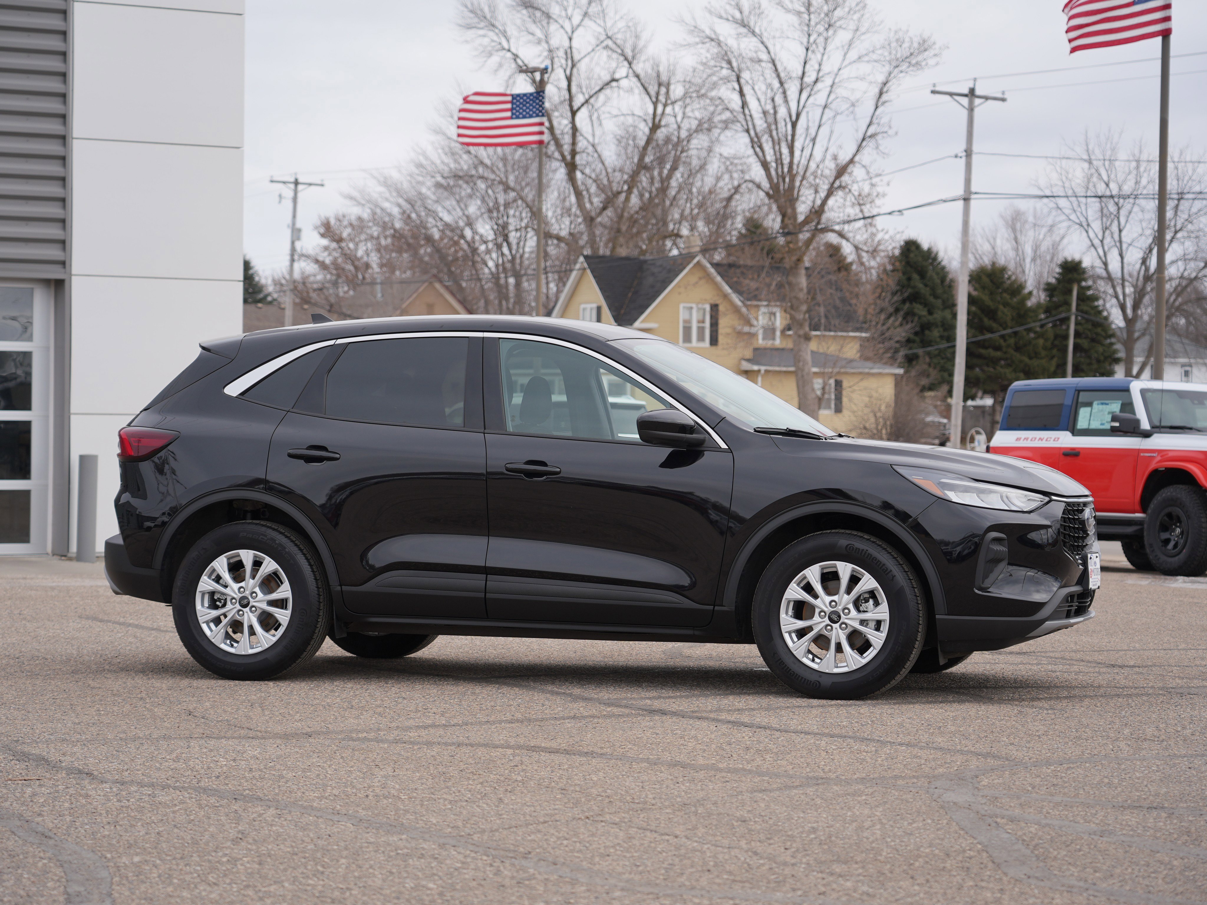 Used 2023 Ford Escape Active w/ Tech Pack #2 image 2