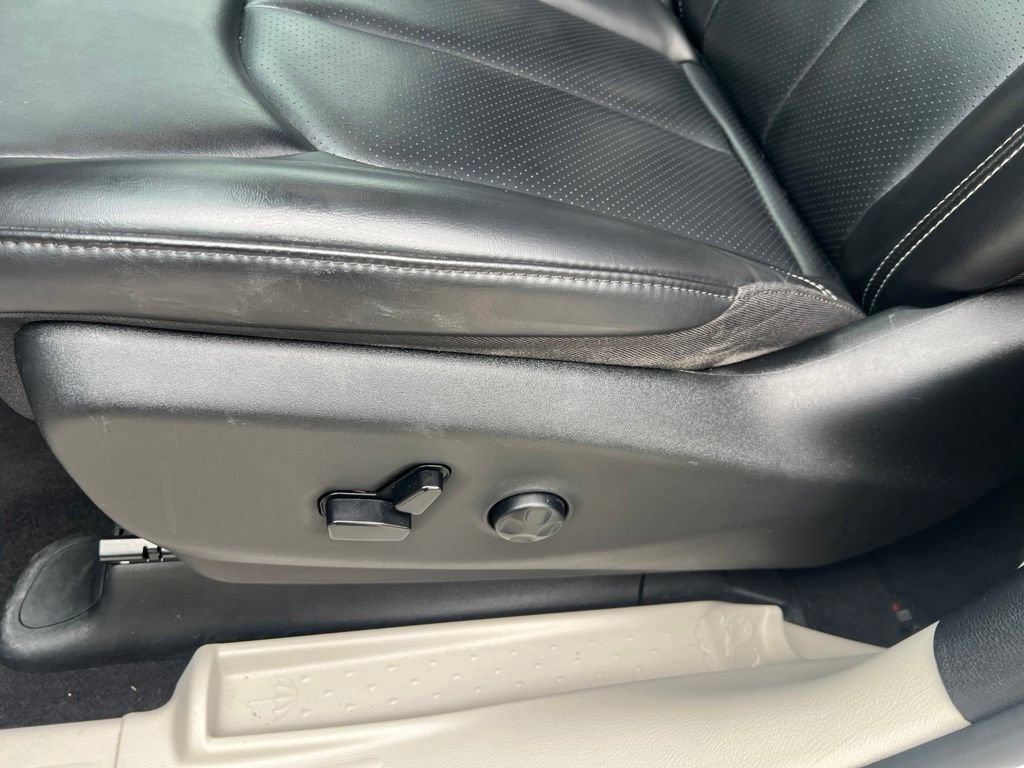 Used 2023 Chrysler Pacifica Touring-L FWD image 42