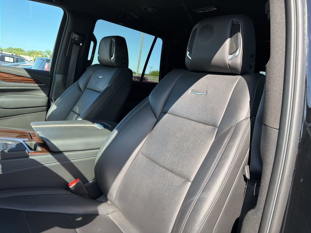 Used 2022 Cadillac Escalade Luxury image 17