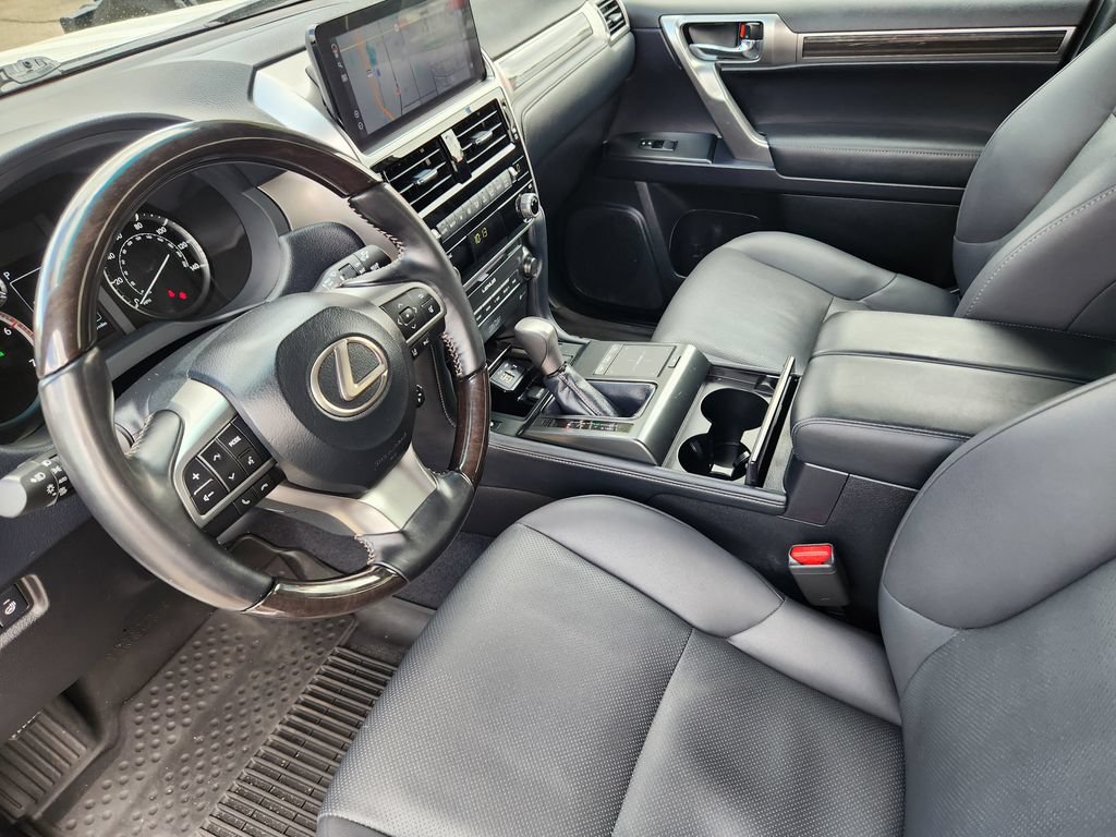 Used 2023 Lexus GX 460 Premium w/ Accessory Package AWD/4WD image 7