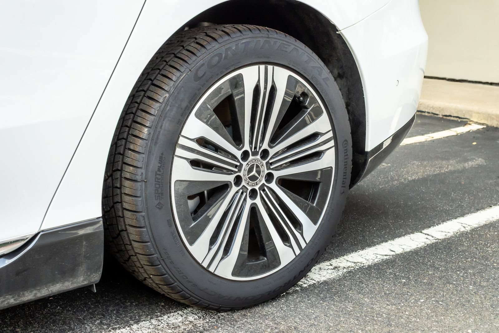 Used 2022 Mercedes-Benz EQS 450+ Sedan image 11