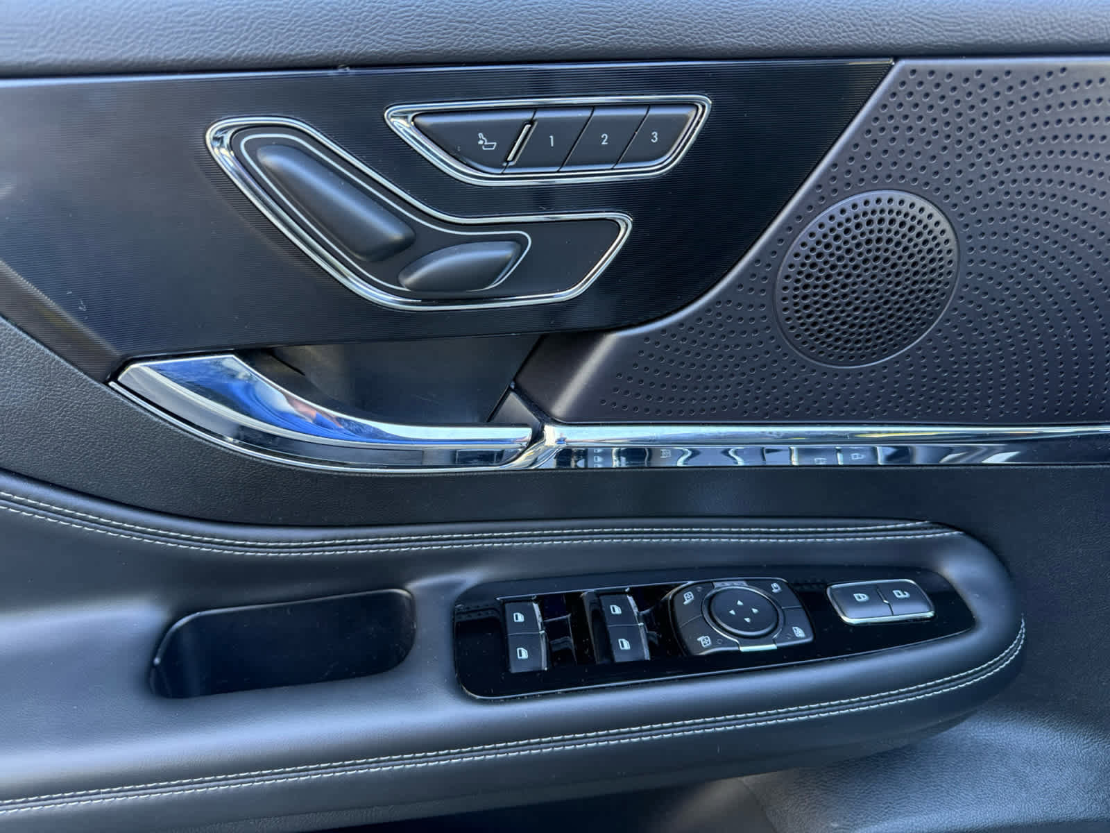 Used 2025 Lincoln Corsair AWD image 5