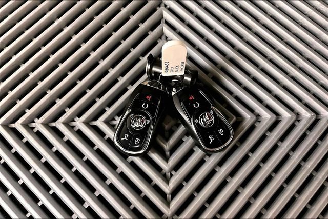 Used 2023 Buick Enclave Essence image 10