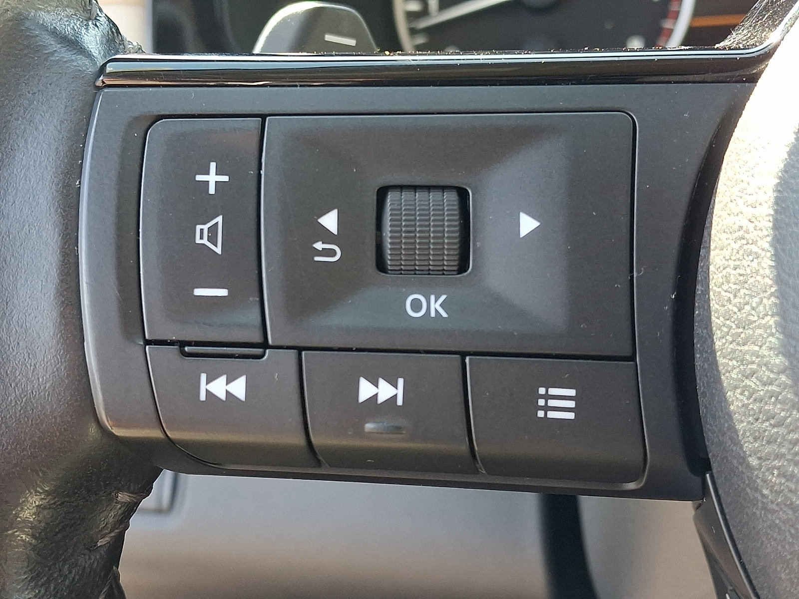 Used 2022 Nissan Pathfinder SV AWD/4WD image 20