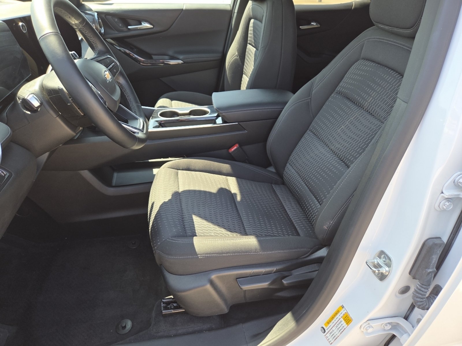Used 2025 Chevrolet Equinox LT w/ Safety and Technology Package FWD image 22