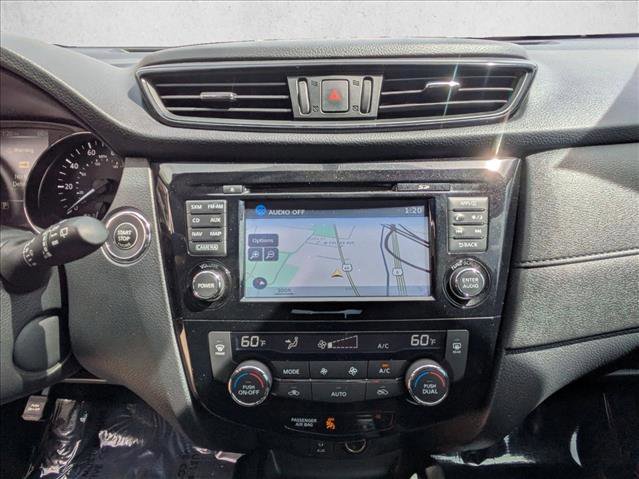 Used 2017 Nissan Rogue SV w/ SV Premium Package image 15