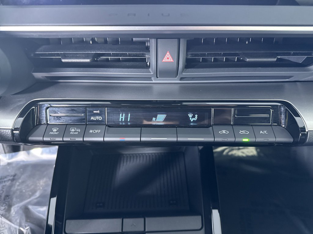 Used 2025 Toyota Prius LE image 21