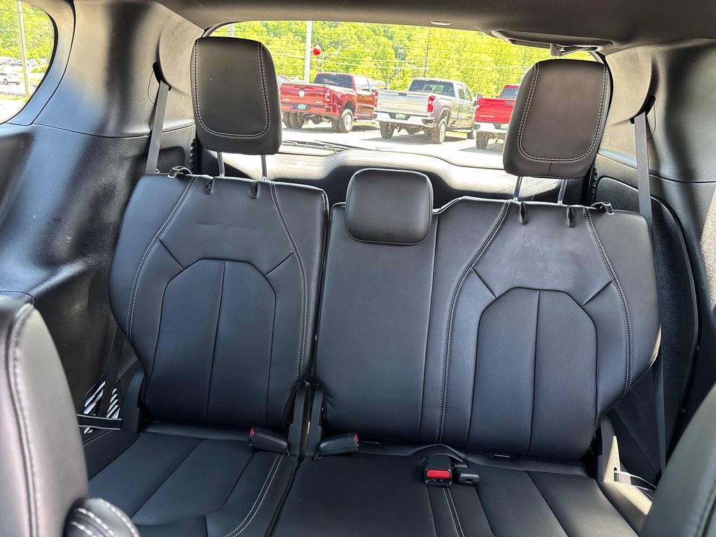Used 2025 Chrysler Voyager LX FWD image 30