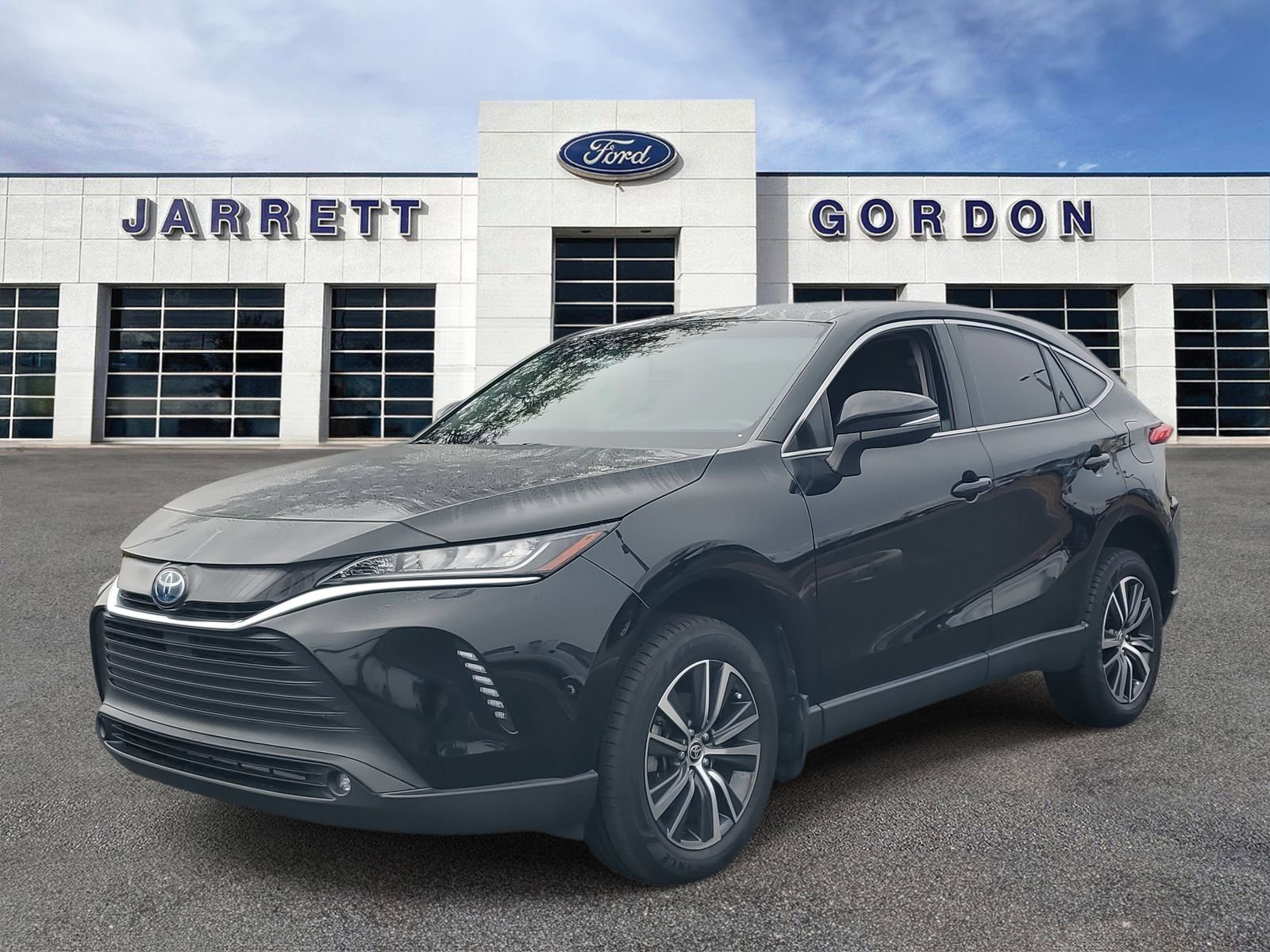 Used 2022 Toyota Venza LE image 2